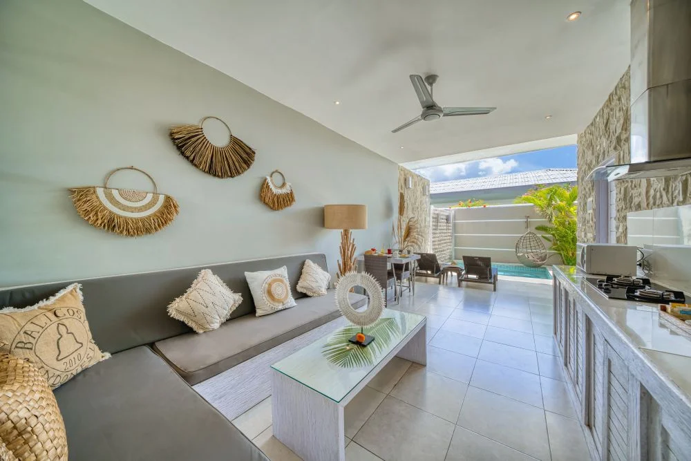 Romantic 1BR Private Villa w/ Pool & Jacuzzi – Tranquil Hideaway in Legian — image 8