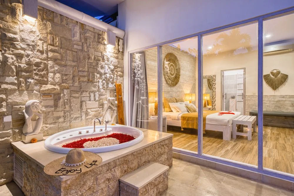 Romantic 1BR Private Villa w/ Pool & Jacuzzi – Tranquil Hideaway in Legian — image 18