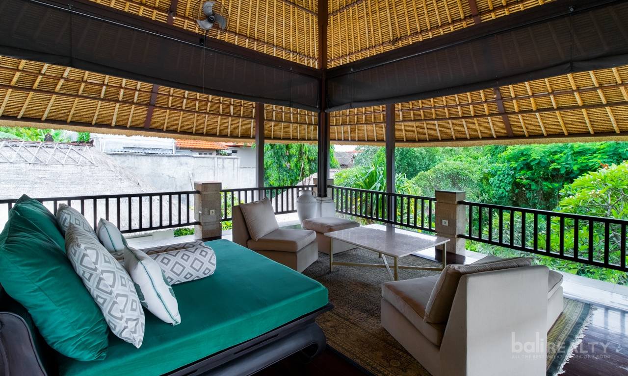 Unparalleled Opportunity: Freehold Four-Bedroom Villa with Deluxe Design on Expansive 1360 sqm Land, Proximity to Sanur Beach — image 3