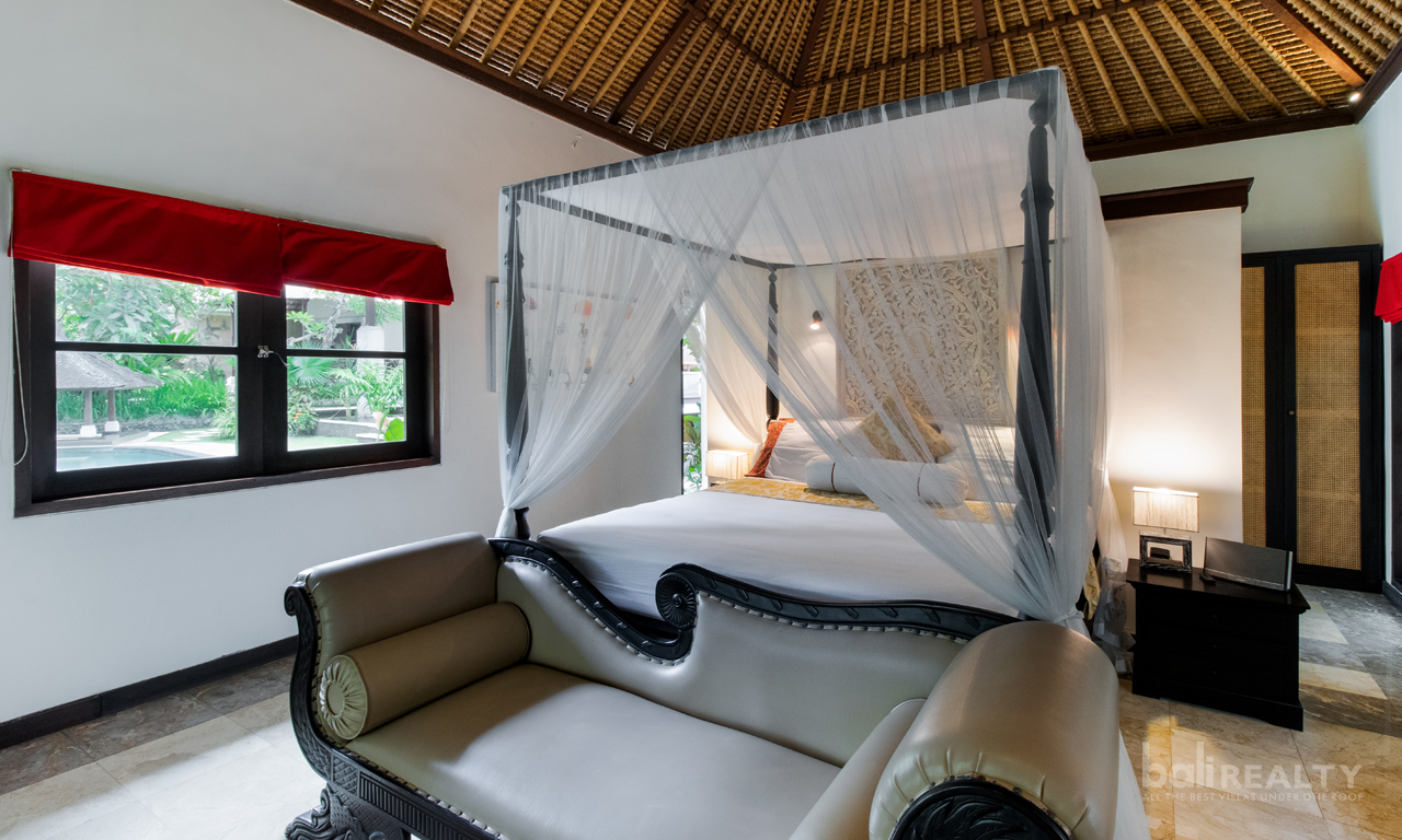 Unparalleled Opportunity: Freehold Four-Bedroom Villa with Deluxe Design on Expansive 1360 sqm Land, Proximity to Sanur Beach — image 8