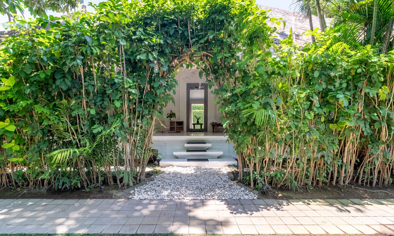 Yearly Rental: Tropical Two-Bedroom Villa in Mertasari Sanur, Steps from the Beach — image 1