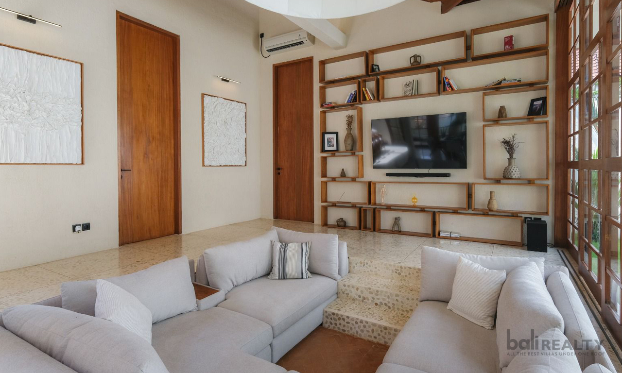 Spacious Japandi-Style Three-Bedroom Villa in Prime Seminyak – Long Lease and Great Investment Opportunity — image 4