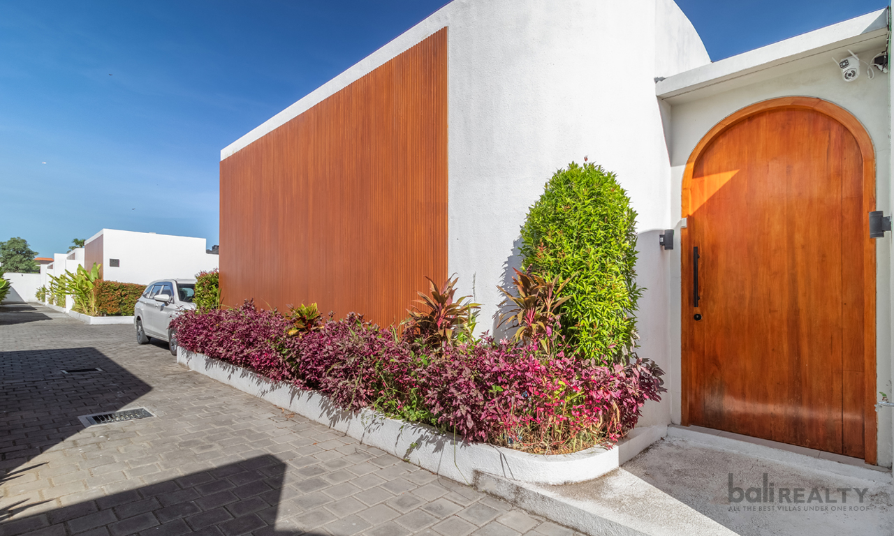 Two-Bedroom Chic Villa in Trendy Seminyak Area: Turnkey Investment 2944 — image 14