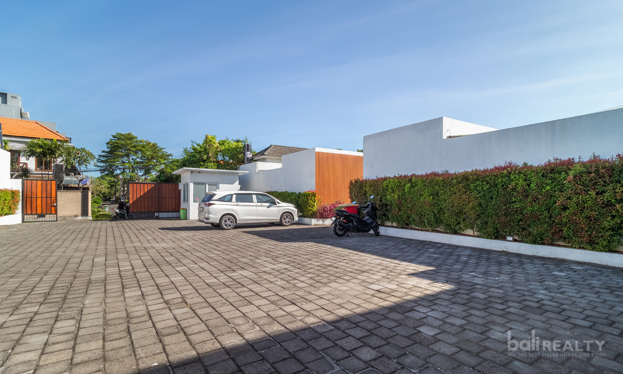 Two-Bedroom Chic Villa in Trendy Seminyak Area: Turnkey Investment 2944 — image 15