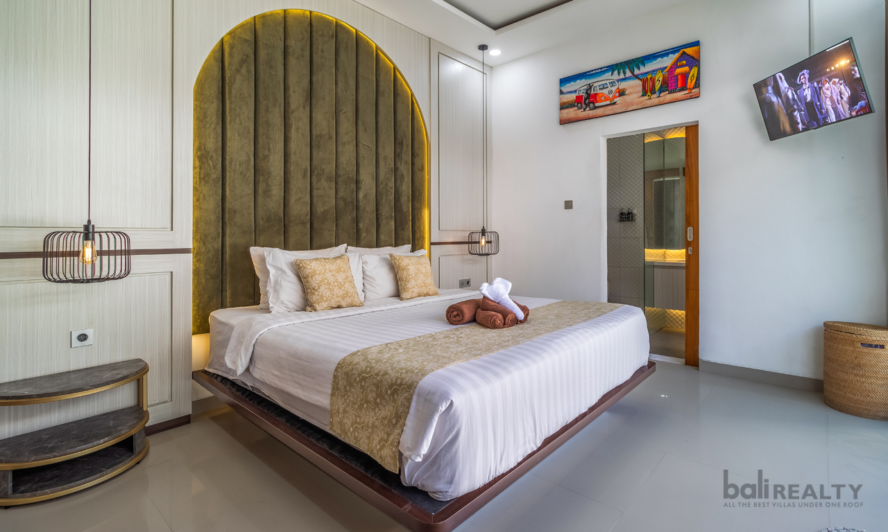 Two-Bedroom Chic Villa in Trendy Seminyak Area: Turnkey Investment 2944 — image 8