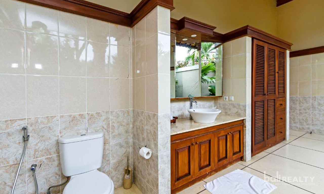 Spacious 3-Bedroom Villa in Prime Seminyak for Long-Term Rental 3011 — image 17