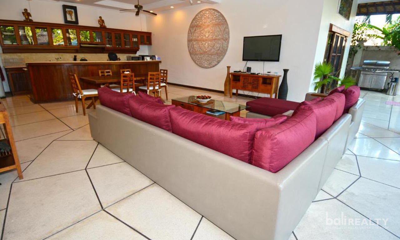 Spacious 3-Bedroom Villa in Prime Seminyak for Long-Term Rental 3011 — image 3