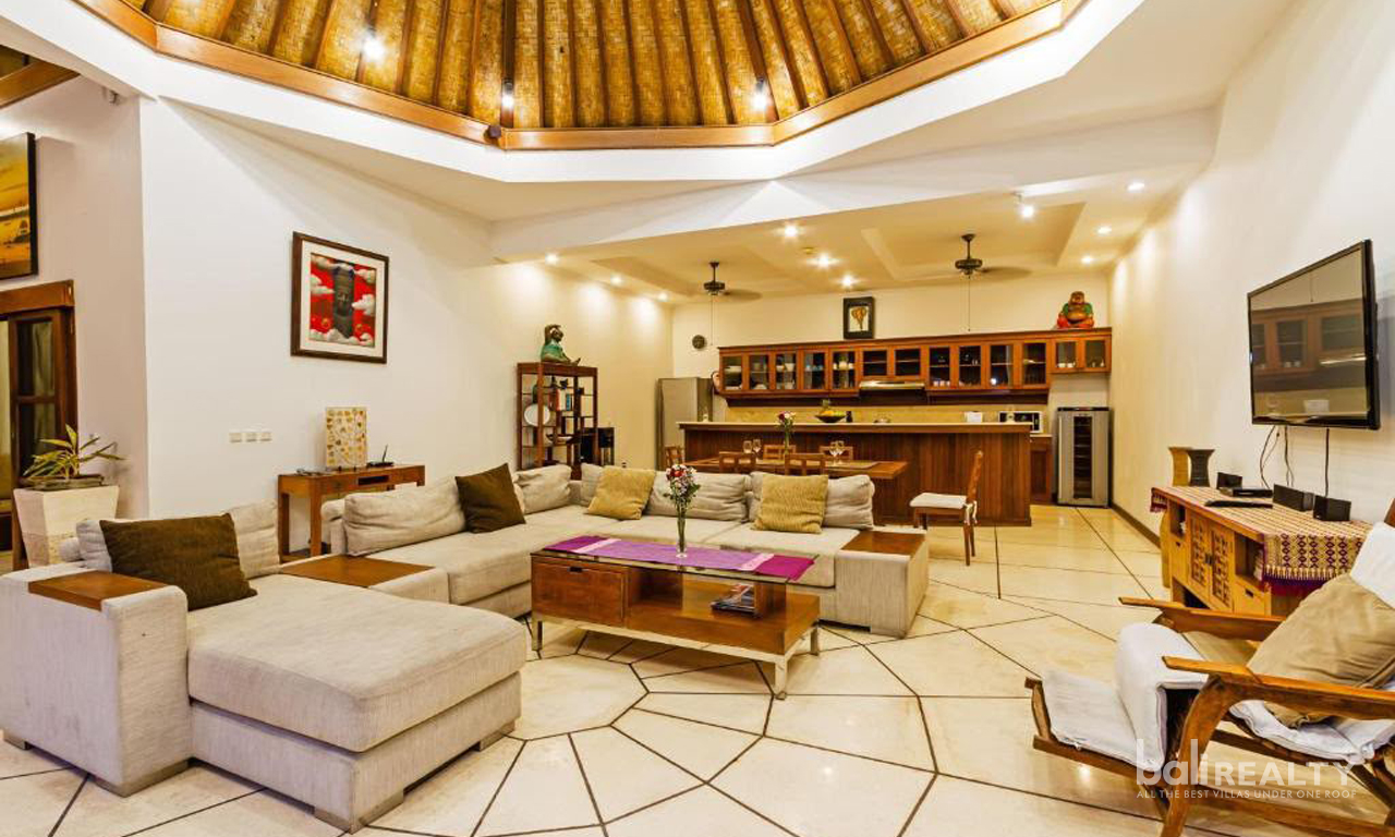 Spacious 3-Bedroom Villa in Prime Seminyak for Long-Term Rental 3011 — image 4