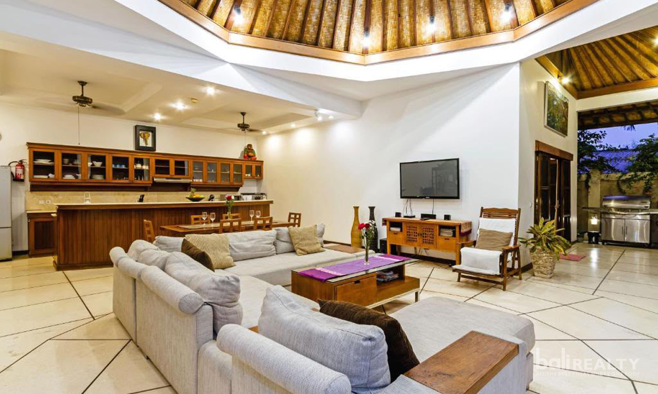 Spacious 3-Bedroom Villa in Prime Seminyak for Long-Term Rental 3011 — image 5
