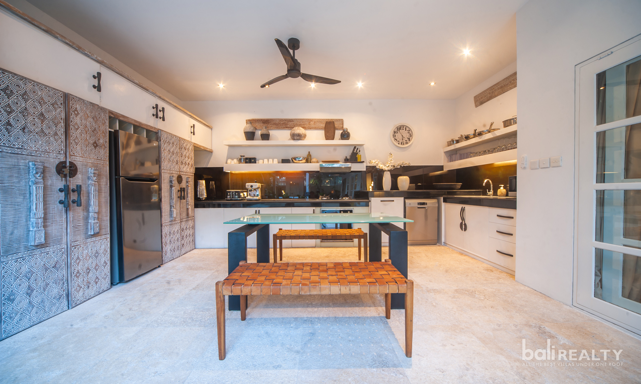 Spacious 4-Bedroom Villa for Yearly Rental Near Petitenget Beach, Seminyak 3019 — image 9