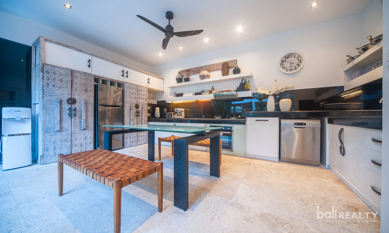 Spacious 4-Bedroom Villa for Yearly Rental Near Petitenget Beach, Seminyak 3019 — image 8