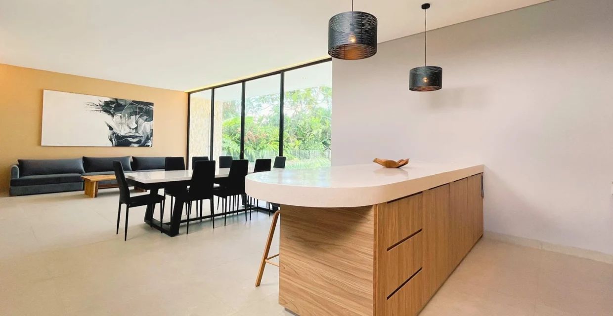 Spacious 3-Bedroom Tropical Villa in Seseh — image 7