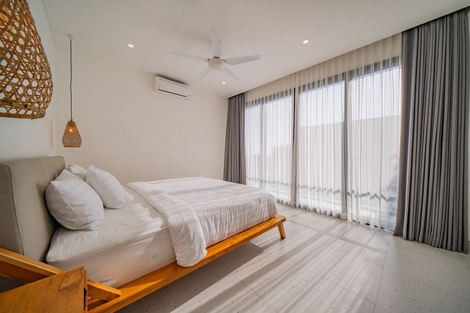 Spacious 4-Bedroom Villa with Rooftop Sunset Lounge for Yearly Rent in Umalas — image 16