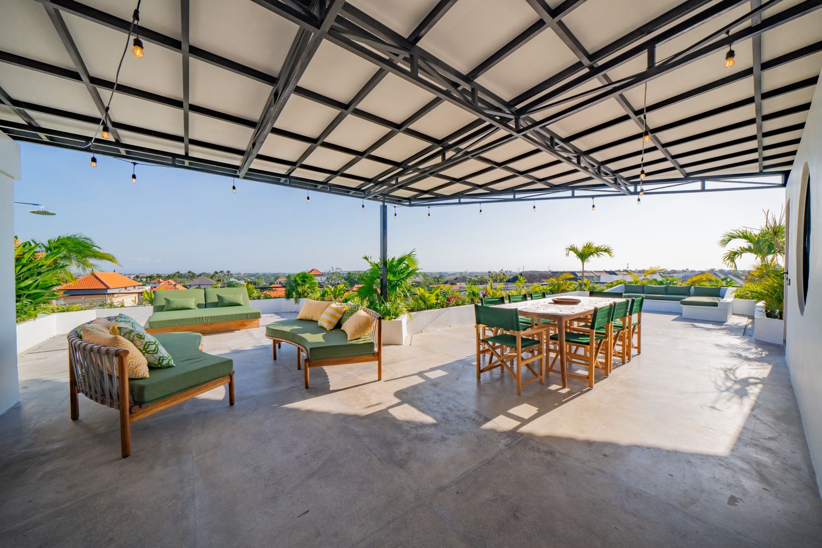 Spacious 4-Bedroom Villa with Rooftop Sunset Lounge for Yearly Rent in Umalas — image 19