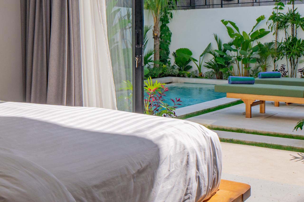 Spacious 4-Bedroom Villa with Rooftop Sunset Lounge for Yearly Rent in Umalas — image 10