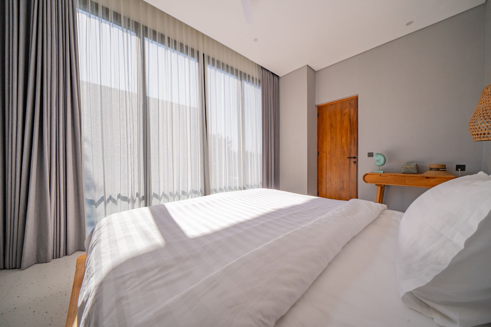 Spacious 4-Bedroom Villa with Rooftop Sunset Lounge for Yearly Rent in Umalas — image 17