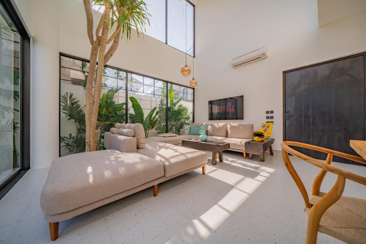 Spacious 4-Bedroom Villa with Rooftop Sunset Lounge for Yearly Rent in Umalas — image 5