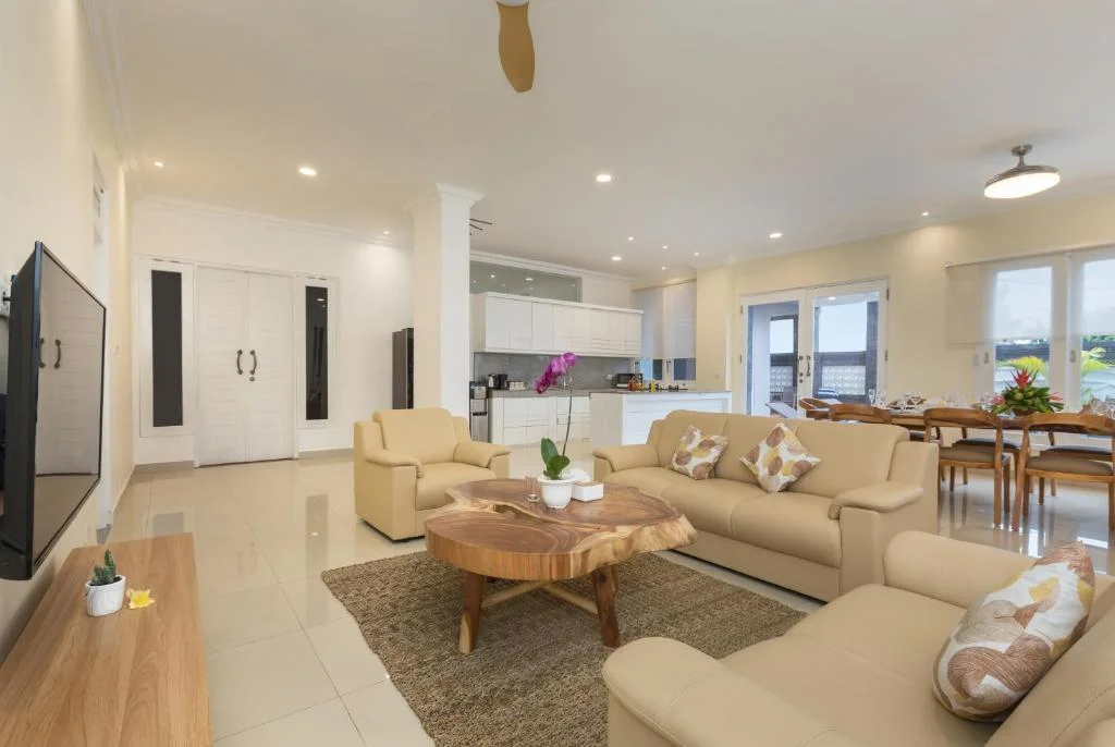 Spacious 5-Bedroom Jimbaran Villa with Private Pool, Billiard Room & Stunning Balcony Views — image 19