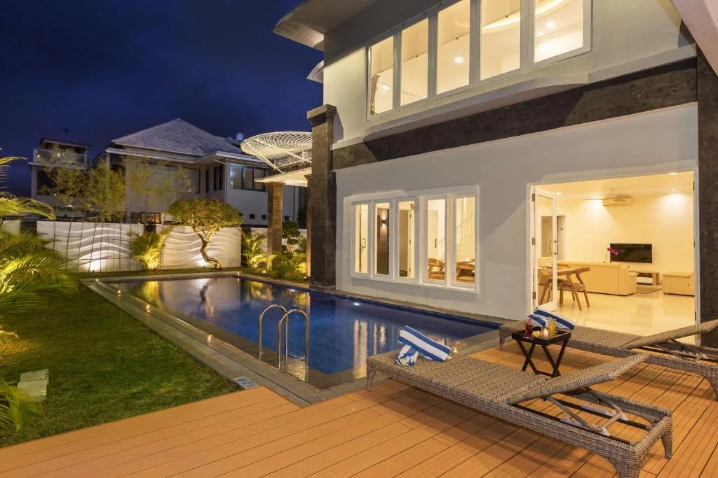Spacious 5-Bedroom Jimbaran Villa with Private Pool, Billiard Room & Stunning Balcony Views — image 14