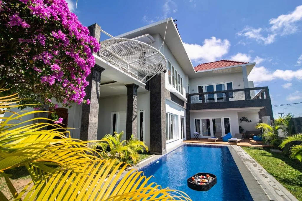 Spacious 5-Bedroom Jimbaran Villa with Private Pool, Billiard Room & Stunning Balcony Views — image 7