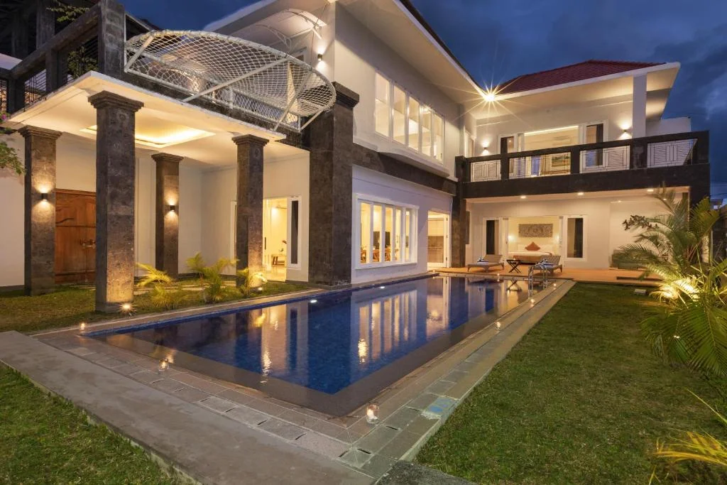Spacious 5-Bedroom Jimbaran Villa with Private Pool, Billiard Room & Stunning Balcony Views — image 8
