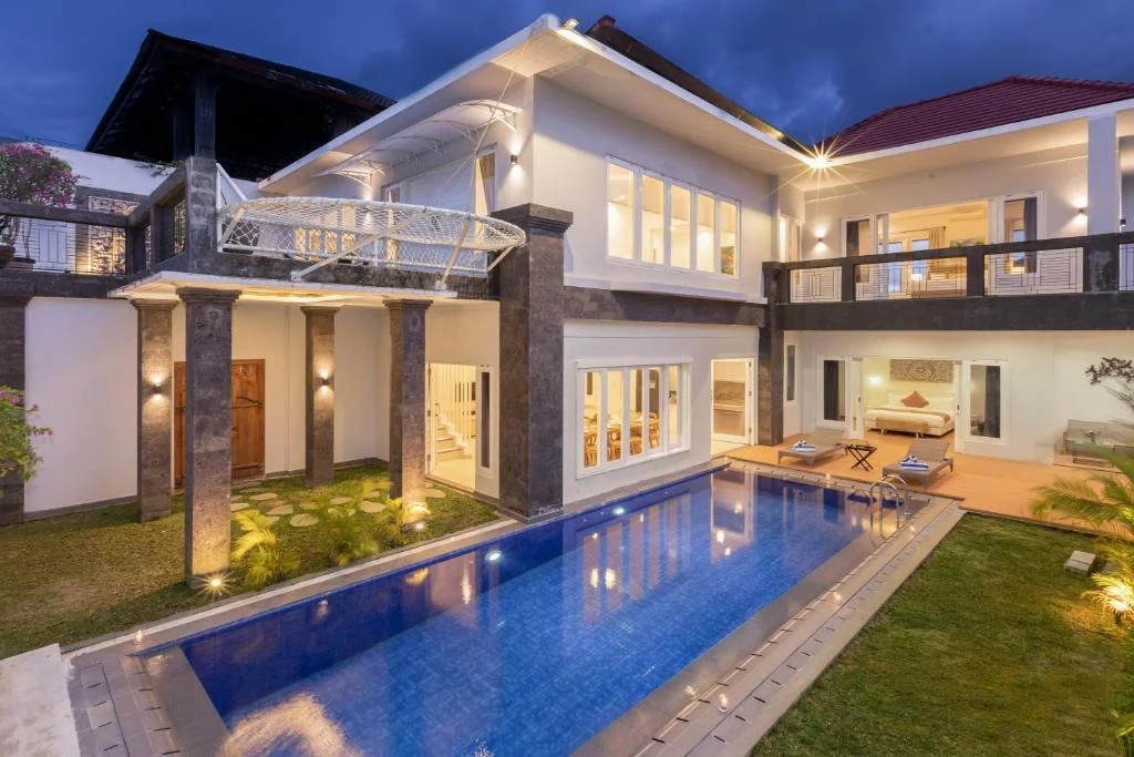 Spacious 5-Bedroom Jimbaran Villa with Private Pool, Billiard Room & Stunning Balcony Views — image 6