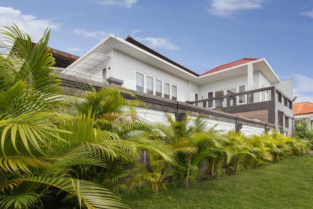 Spacious 5-Bedroom Jimbaran Villa with Private Pool, Billiard Room & Stunning Balcony Views — image 18