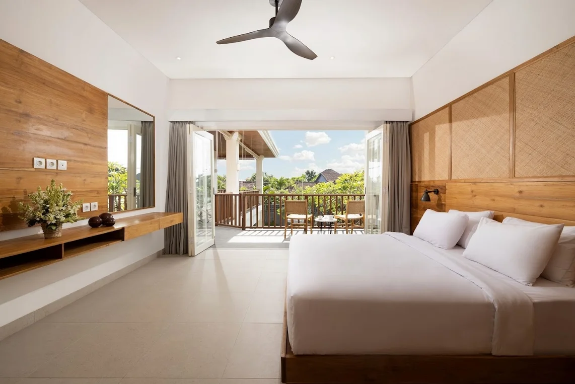 Spacious 5-Bedroom Villa in Kerobokan Bali — image 9