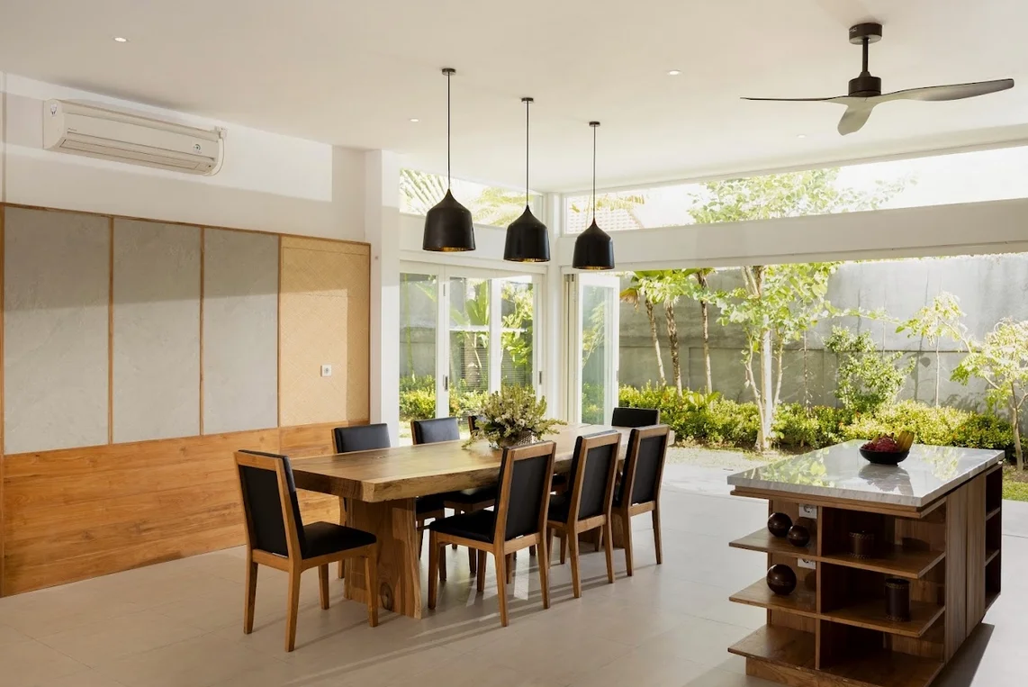 Spacious 5-Bedroom Villa in Kerobokan Bali — image 5