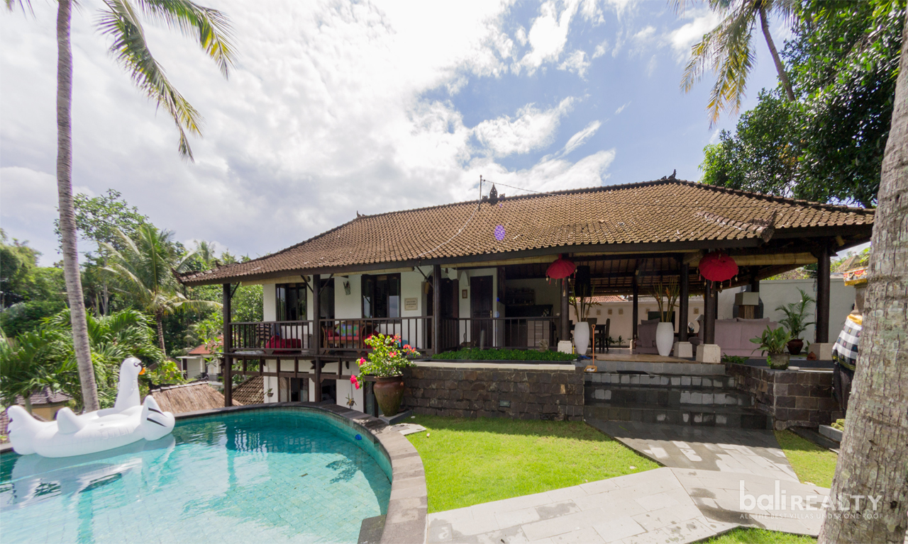Three-Bedroom Traditional Balinese Villa in Peaceful Tabanan – Yearly Rental 3005 — image 1
