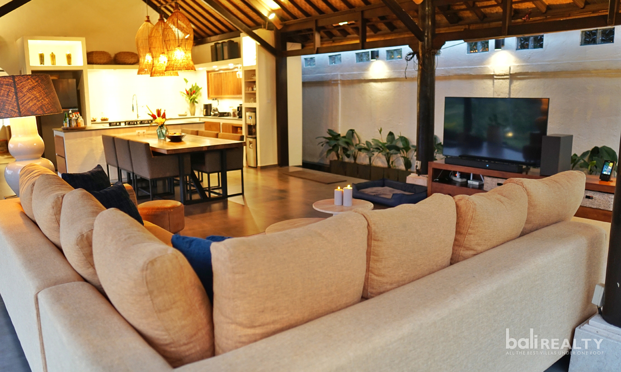 Three-Bedroom Traditional Balinese Villa in Peaceful Tabanan – Yearly Rental 3005 — image 5