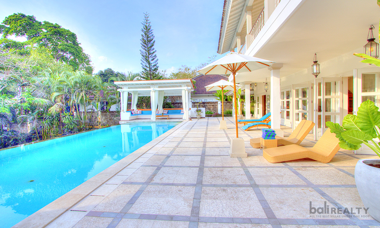 Gorgeous Colonial Residence With A Modern Twist — image 16