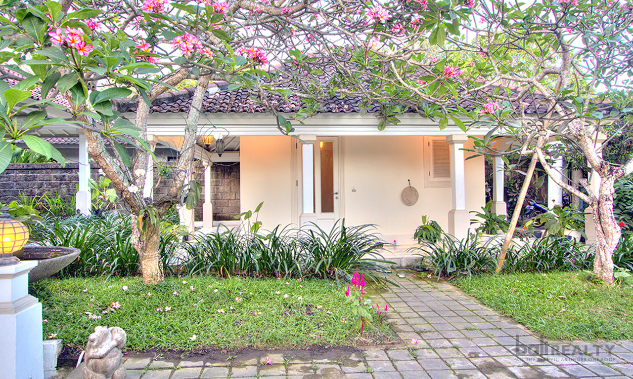 Gorgeous Colonial Residence With A Modern Twist — image 17