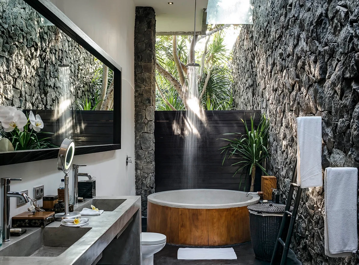 7-Bedroom Designer Villa with Infinity Pool & Mountain Views in Canggu — image 13