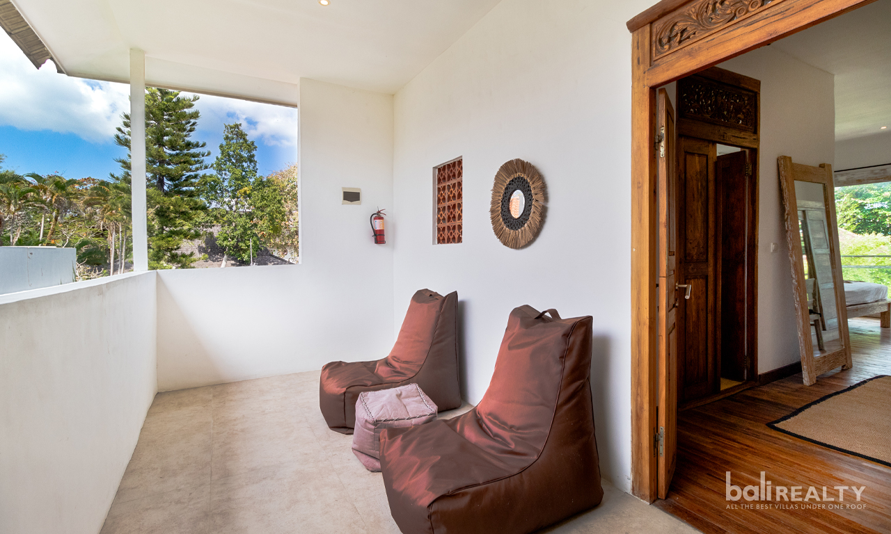 Serene and Spacious Four-Bedroom Family Villa for Yearly Rent in Umalas — image 9