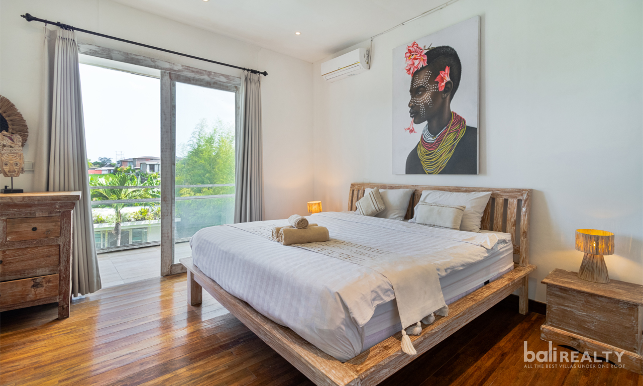 Serene and Spacious Four-Bedroom Family Villa for Yearly Rent in Umalas — image 11