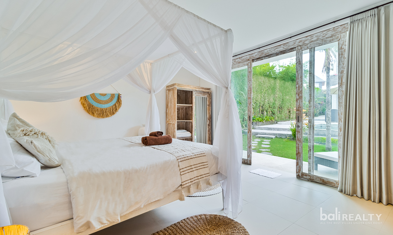 Serene and Spacious Four-Bedroom Family Villa for Yearly Rent in Umalas — image 14