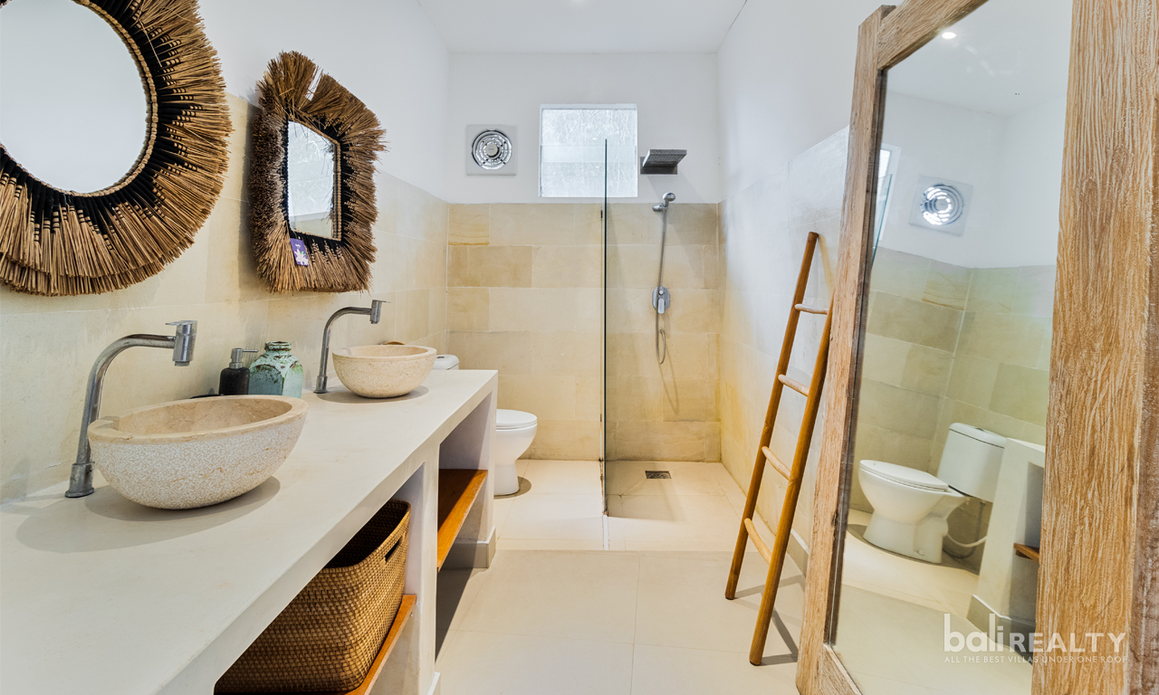 Serene and Spacious Four-Bedroom Family Villa for Yearly Rent in Umalas — image 15