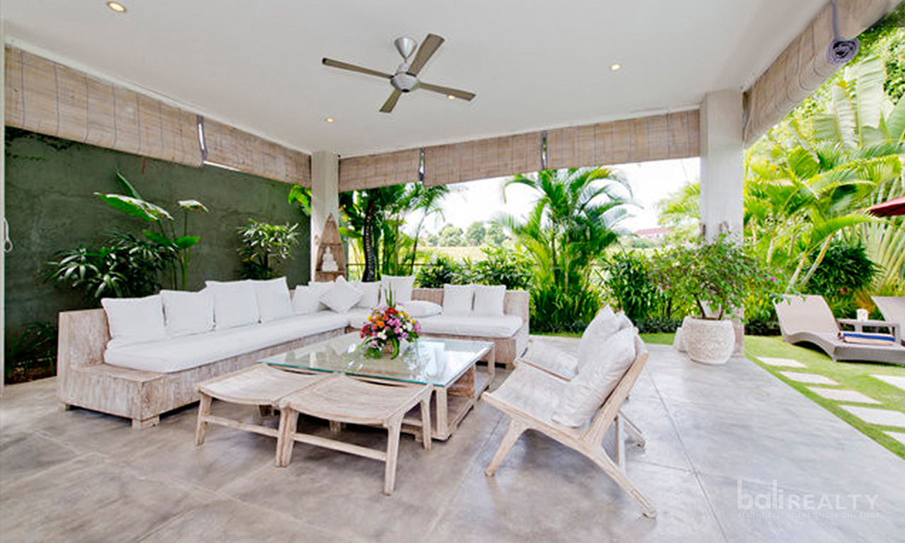 Gorgeous Mediterranean Style Villa — image 1