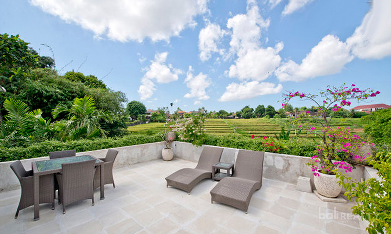 Gorgeous Mediterranean Style Villa — image 5
