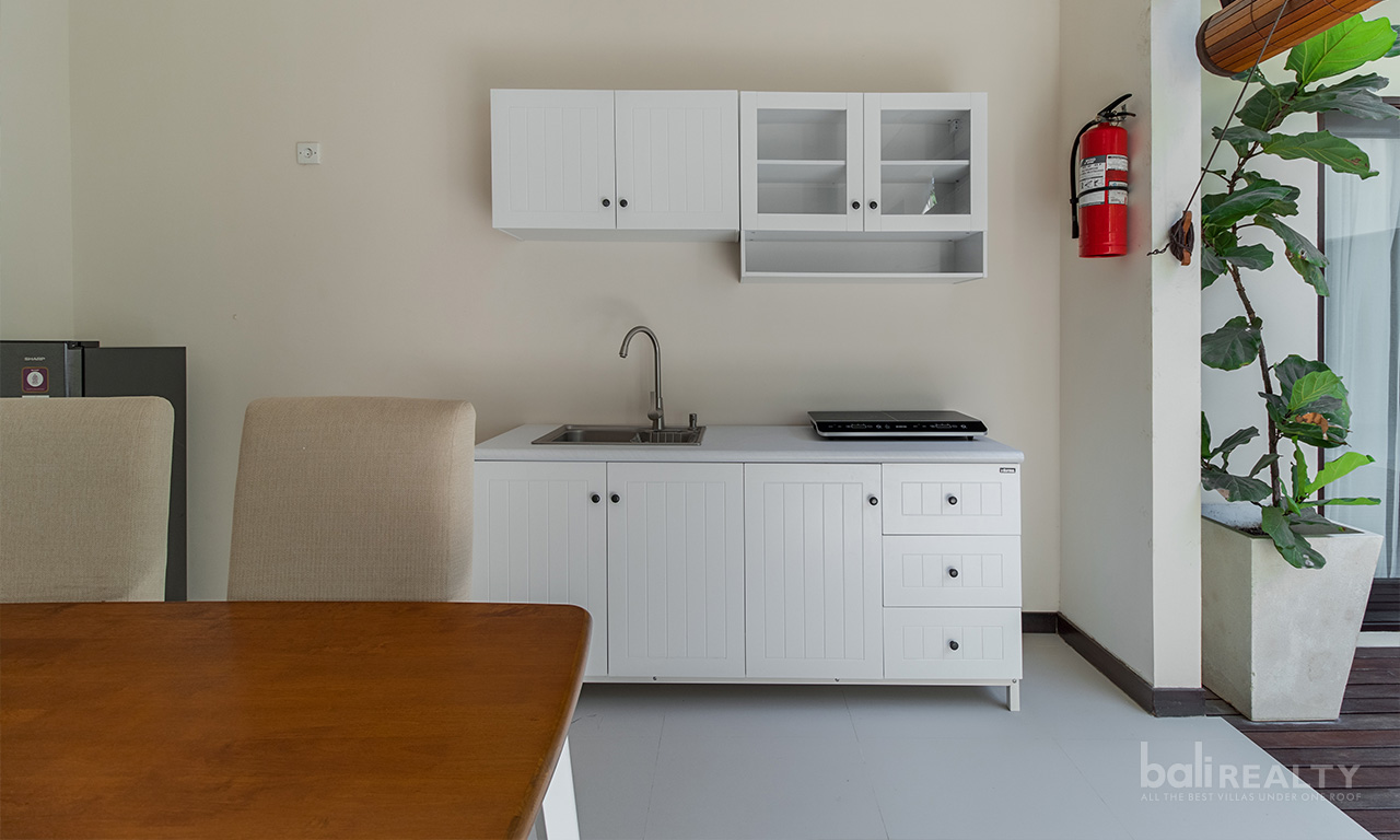Cozy Two-Bedroom Freehold Villa in a Secure Umalas Complex – Fully Furnished, Great Deal — image 7