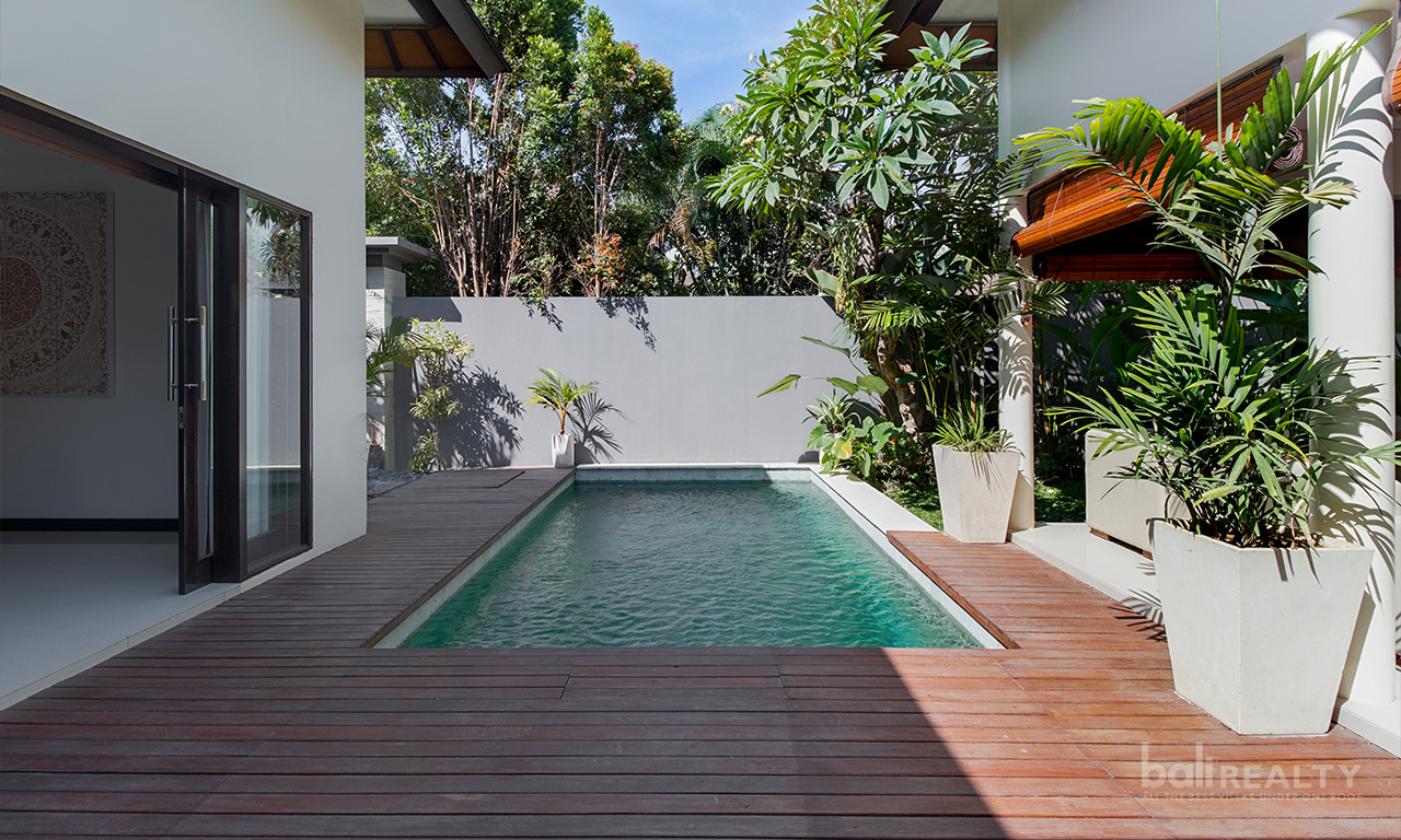 Cozy Two-Bedroom Freehold Villa in a Secure Umalas Complex – Fully Furnished, Great Deal — image 2