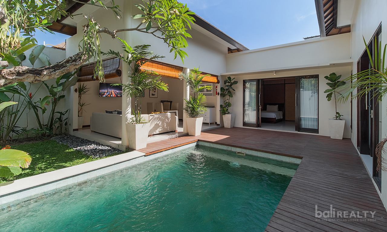 Cozy Two-Bedroom Freehold Villa in a Secure Umalas Complex – Fully Furnished, Great Deal