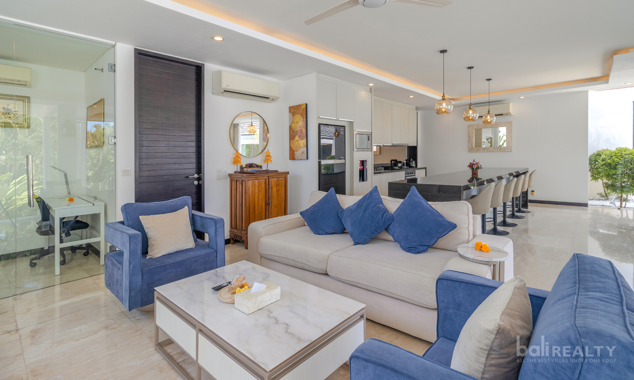 Available for Yearly and Monthly Rental: Three-Bedroom Modern Tropical Villa in Central Umalas — image 2