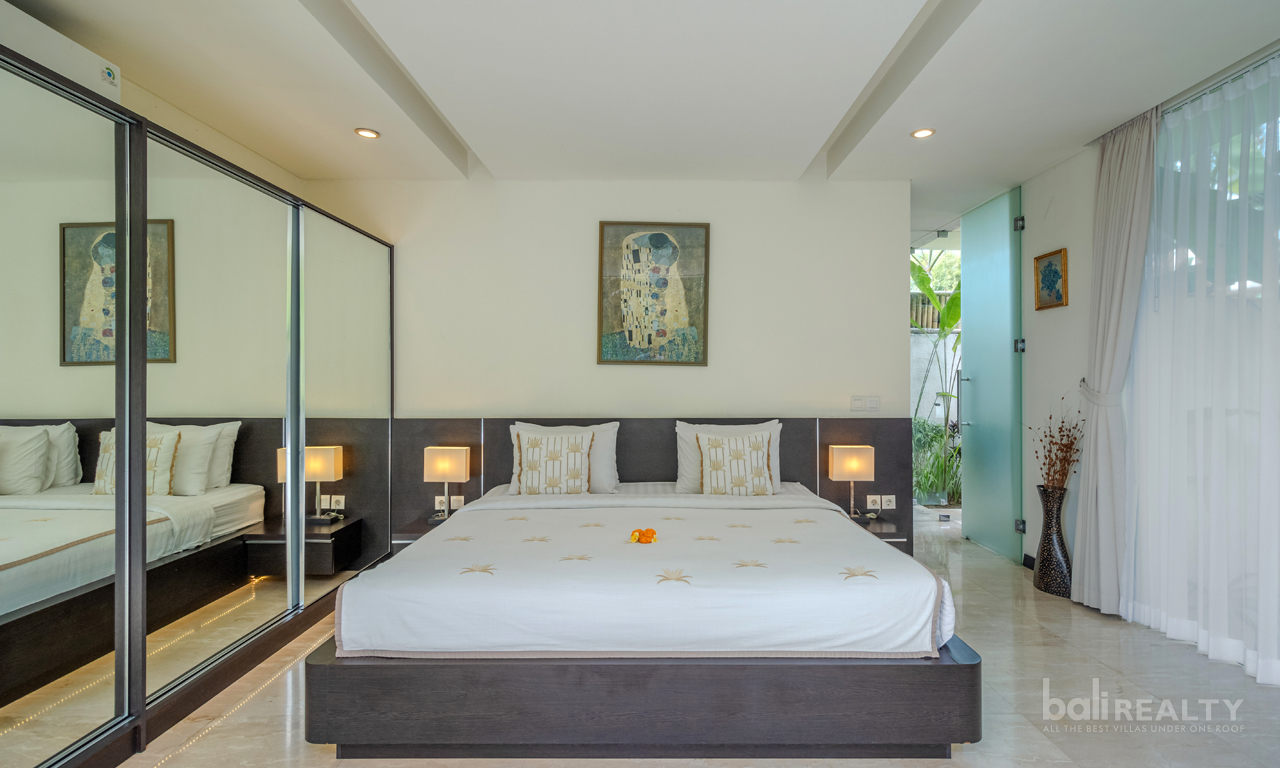 Available for Yearly and Monthly Rental: Three-Bedroom Modern Tropical Villa in Central Umalas — image 5