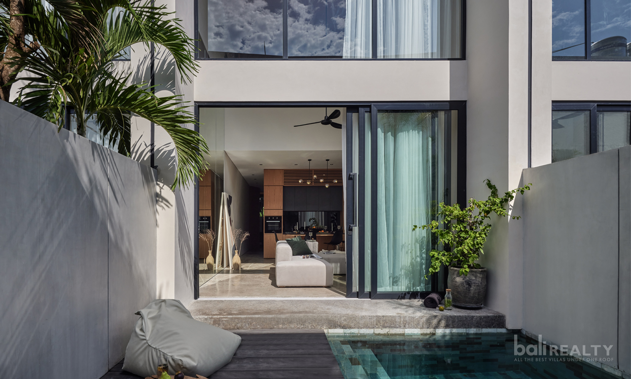 Three-Bedroom Tropical Modern Townhouse in Central Umalas with Glowing Reviews: Perfect for Living or Investment