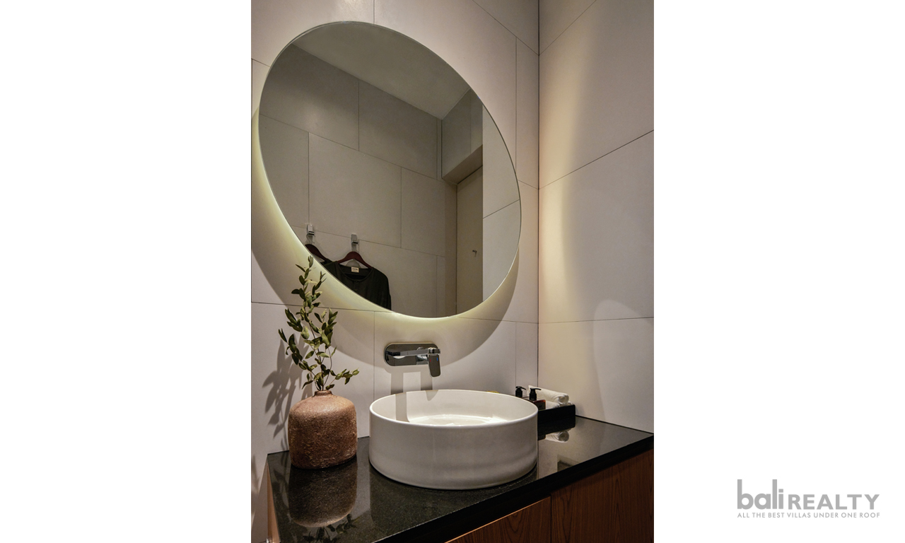 Three-Bedroom Tropical Modern Townhouse in Central Umalas with Glowing Reviews: Perfect for Living or Investment — image 12