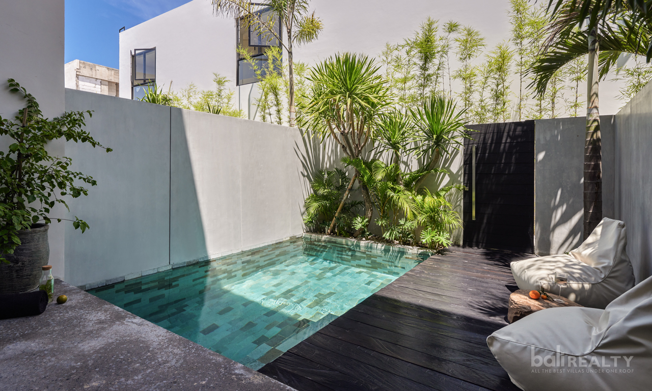 Three-Bedroom Tropical Modern Townhouse in Central Umalas with Glowing Reviews: Perfect for Living or Investment — image 1