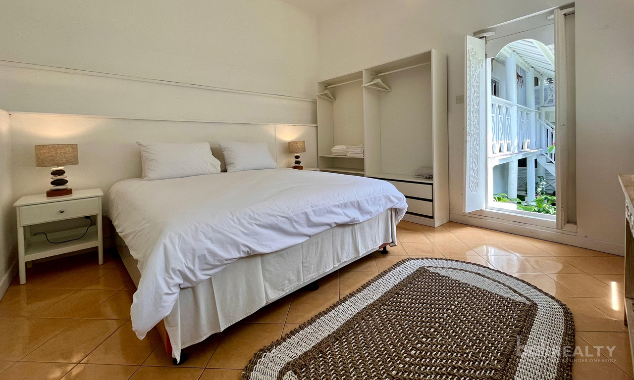 Newly Renovated Spacious Three-Bedroom Villa in Umalas for Yearly Rental — image 10
