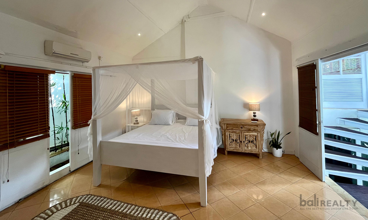 Newly Renovated Spacious Three-Bedroom Villa in Umalas for Yearly Rental — image 11
